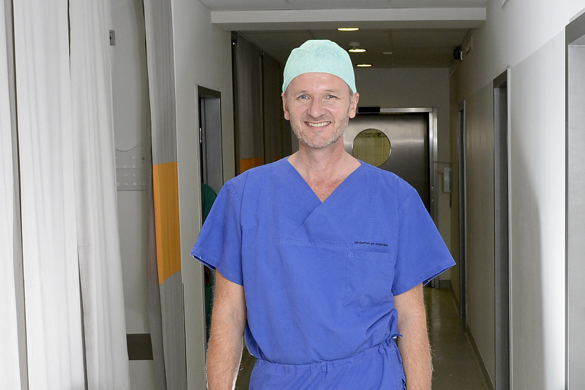 Dr. Martin Petsch in OP-Kleidung
